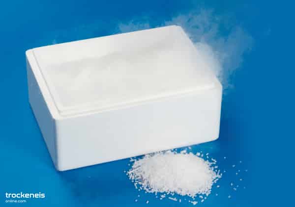 Box mit Trockeneis Pellets