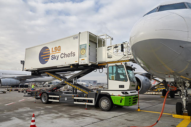 YT Flughafenfahrzeug mit Scherenlift