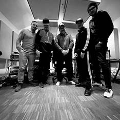 Hip-Hop-Crew im Tonstudio
