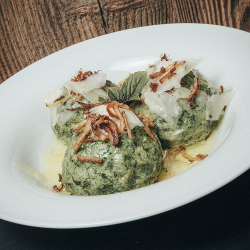 Spinatknödel aus regionaler Küche