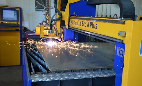 Plasmaschneidanlage in der Werkstatt