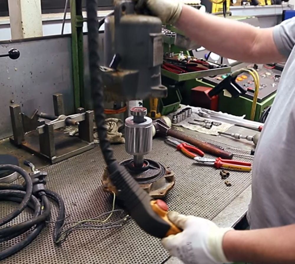 Kundendienst Reparatur- und Ersatzteilservice im Werk