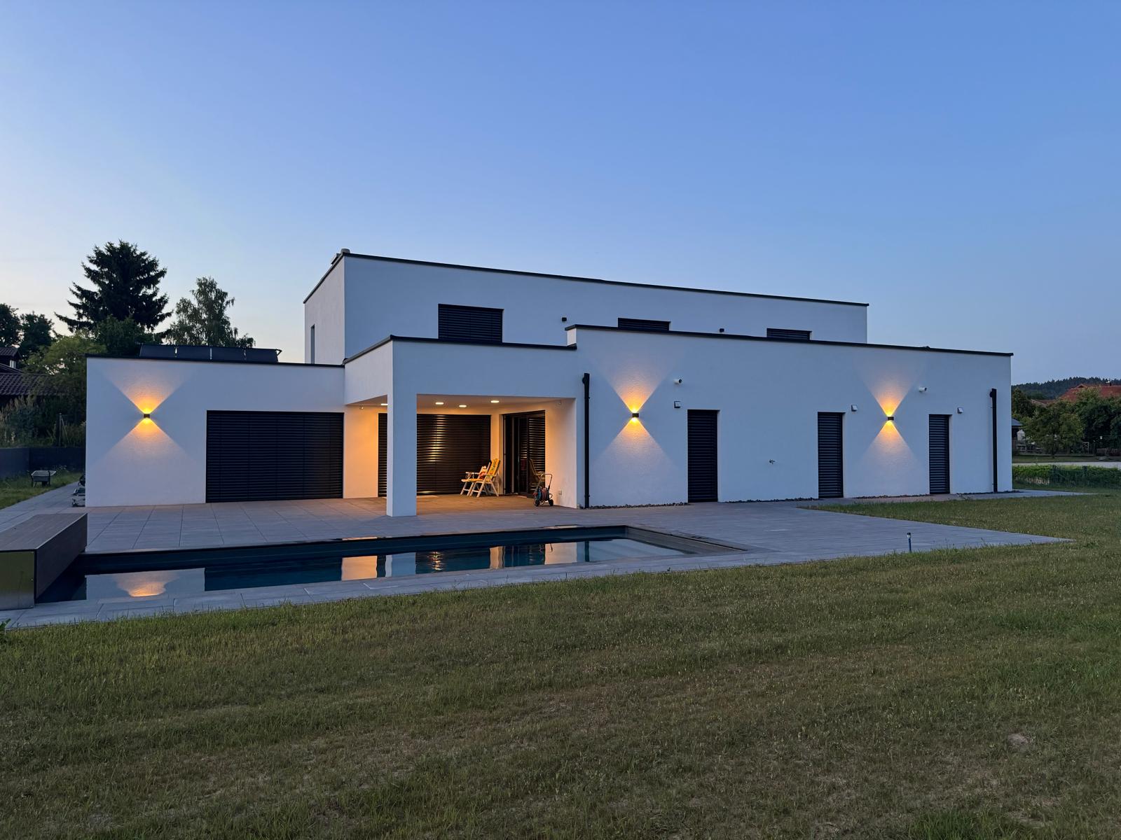 Wohnhaus mit Pool