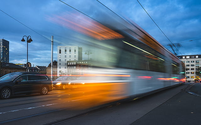 Straßenbahn am Hauptbahnhof Mainz
