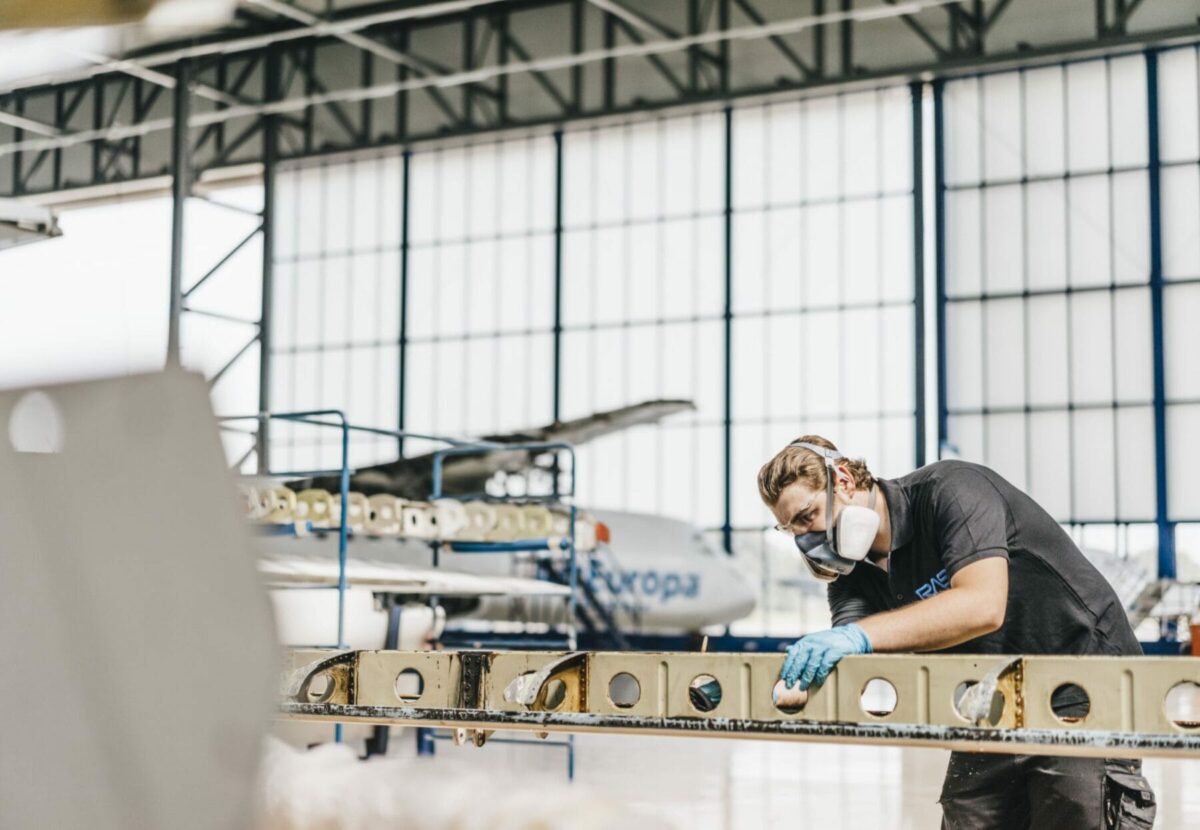 Aircraft maintenance in hangar maintenance