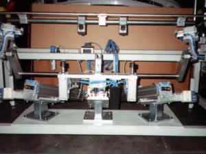 Stanzmaschine für die Automobilindustrie