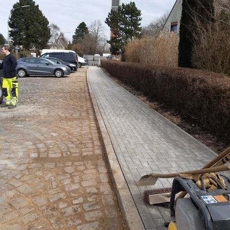Pflasterarbeiten am Gehweg