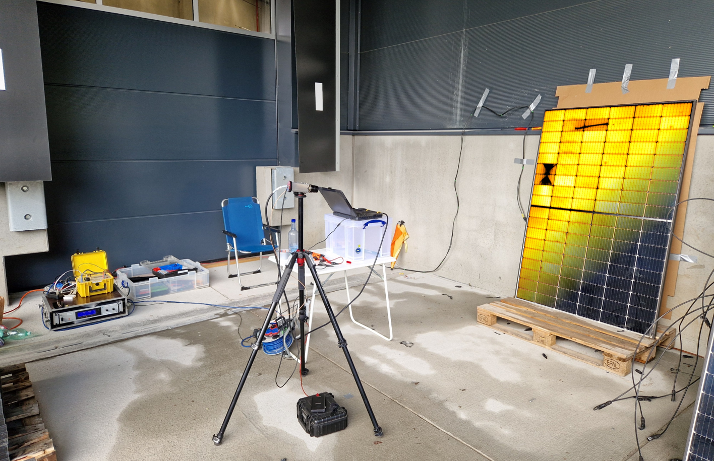 EL-Prüfung auf Transportschäden an Solarmodulen