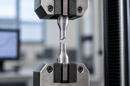 Materialprüfmaschine für Zugversuche nach ISO 6892-1