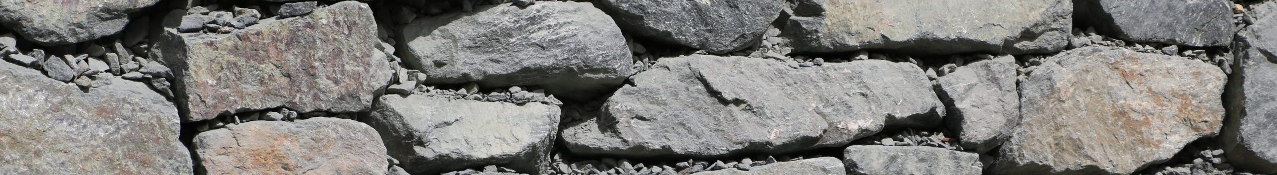 Natursteinmauer/Trockenmauer