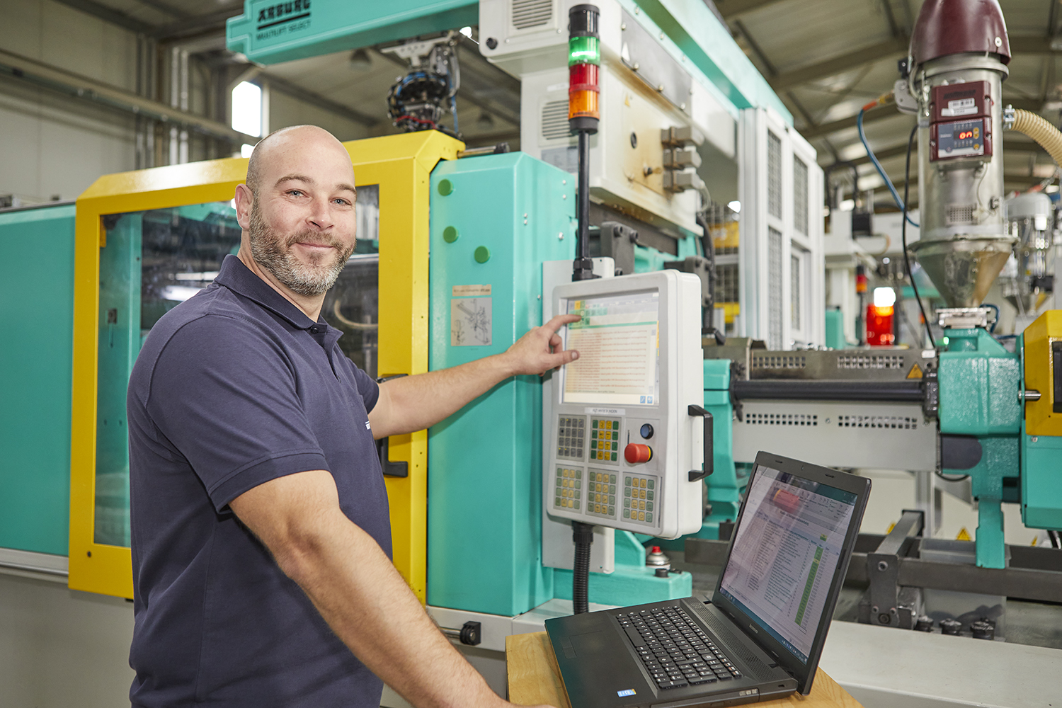 Technisches Kunststoffteil im Spritzgussprozess