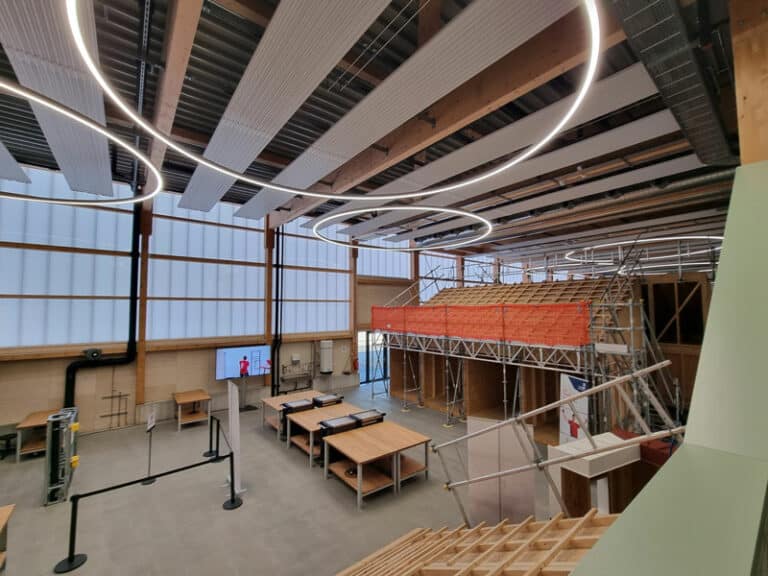 suissetec Campus Lostorf – PV auf Dach und Fassade
