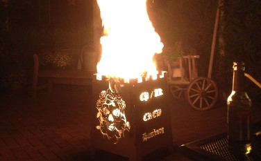 Feuerkorb mit Jagd- oder Vereinsmotiven
