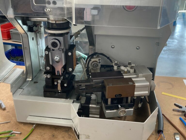 Automatische Crimp-Maschine