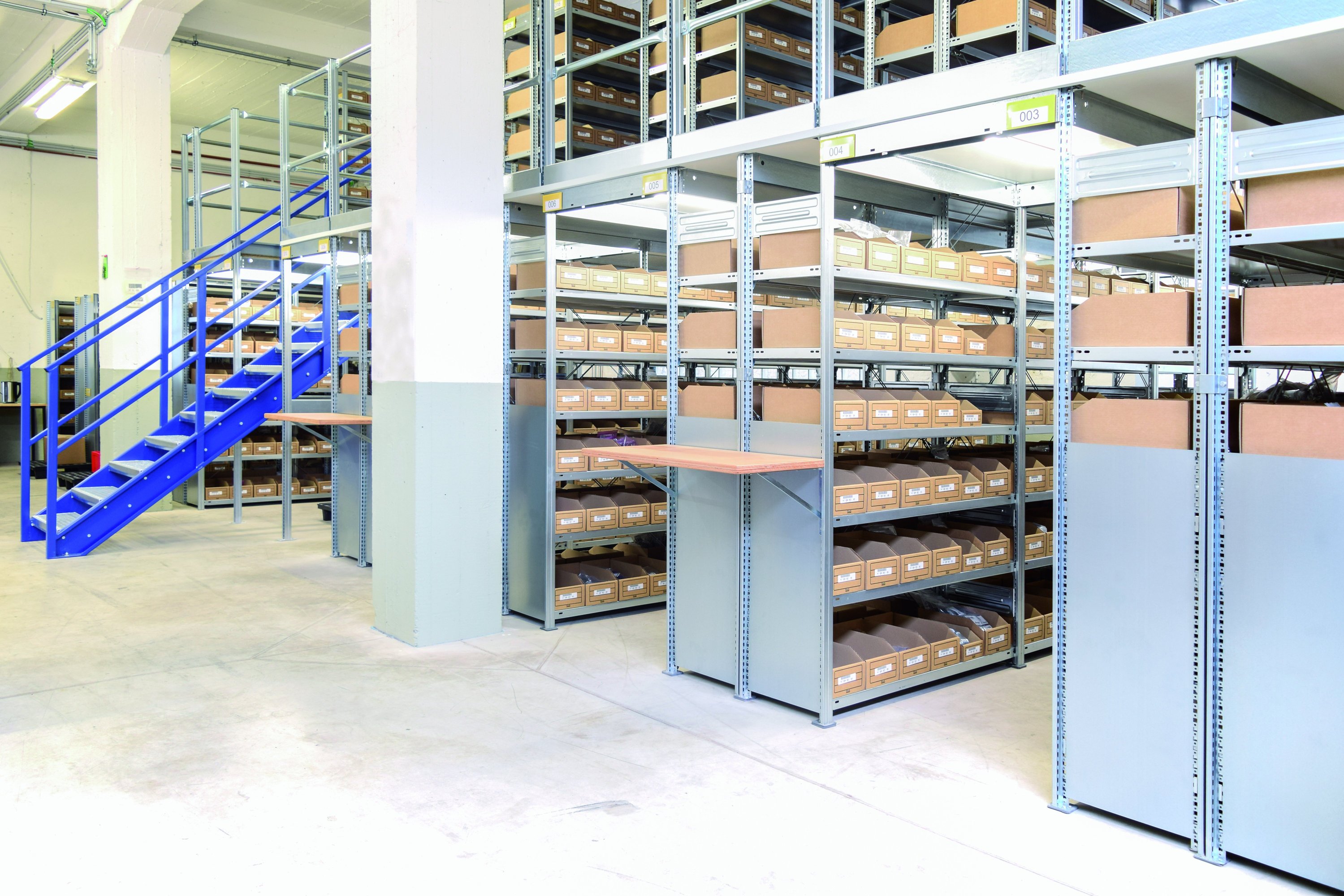Fachbodenregale als Stecksystem
