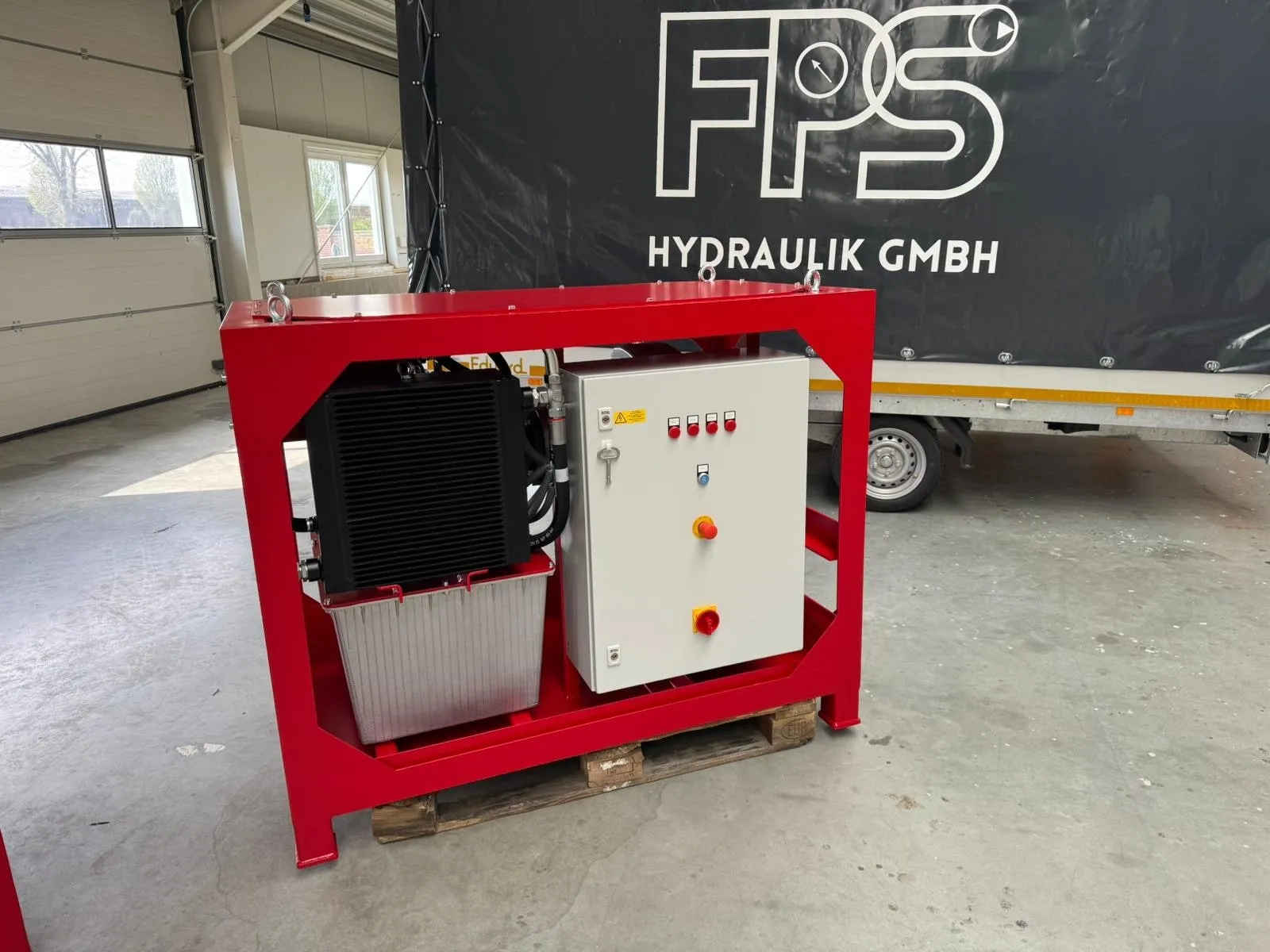Hydraulikaggregat mit Ölkühler, Tank und Schaltschrank