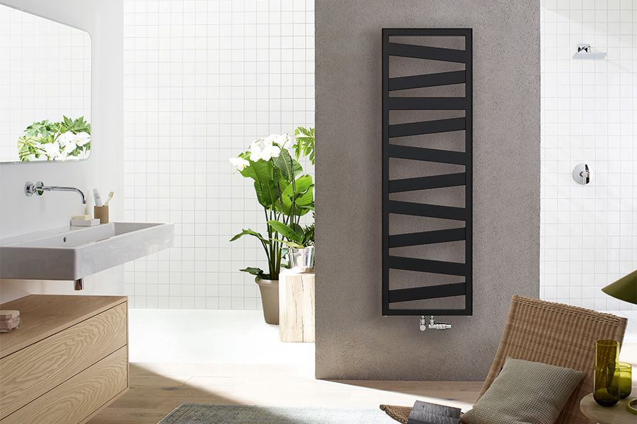 Badezimmerinstallation mit Heizkörper