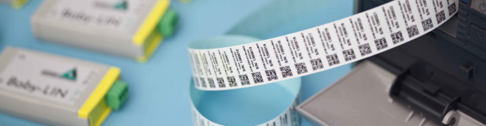 Produktion mit QR-Code-Seriennummer