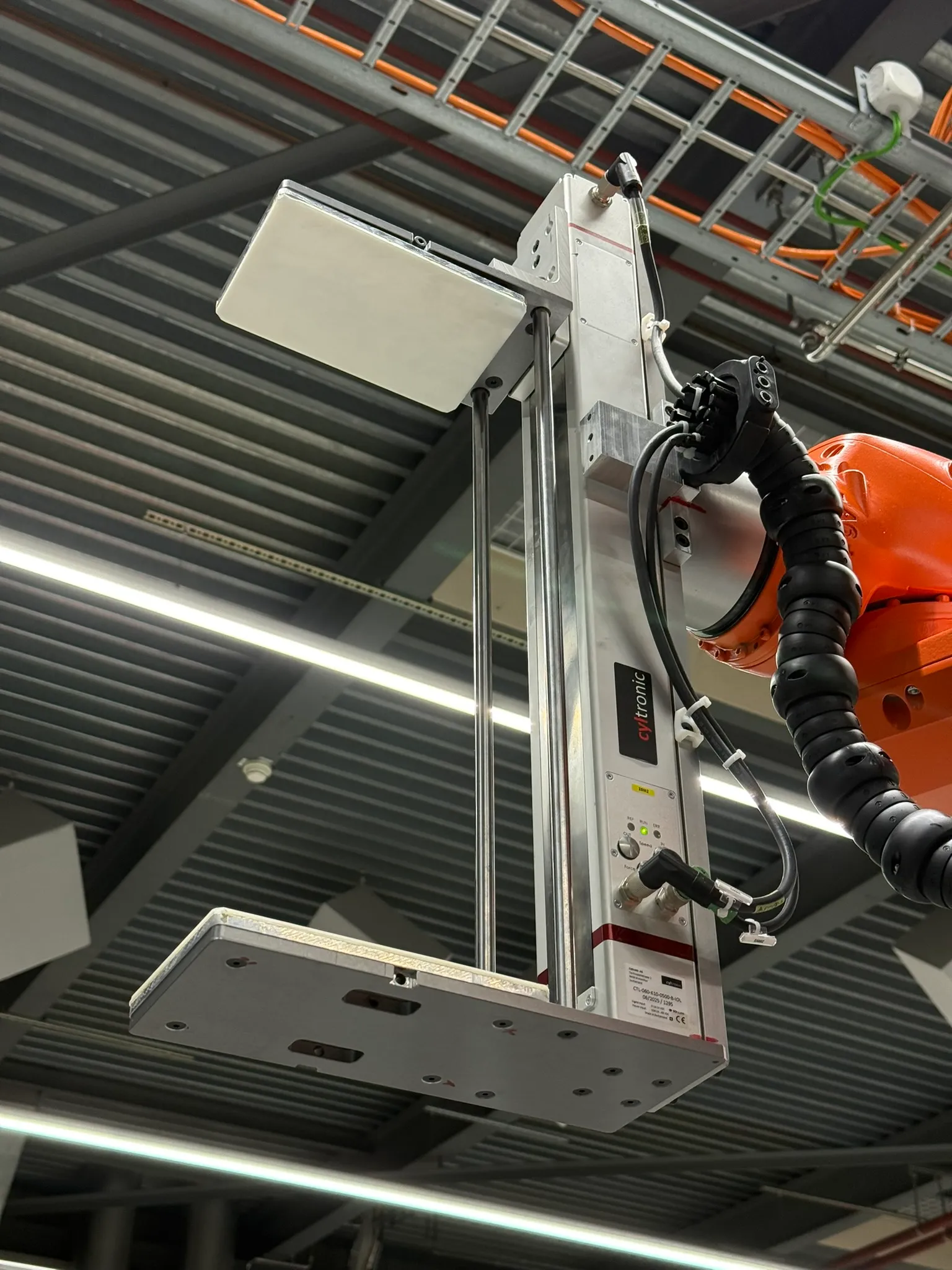 Elektrischer Robotergreifer mit langem Hub (CTL)