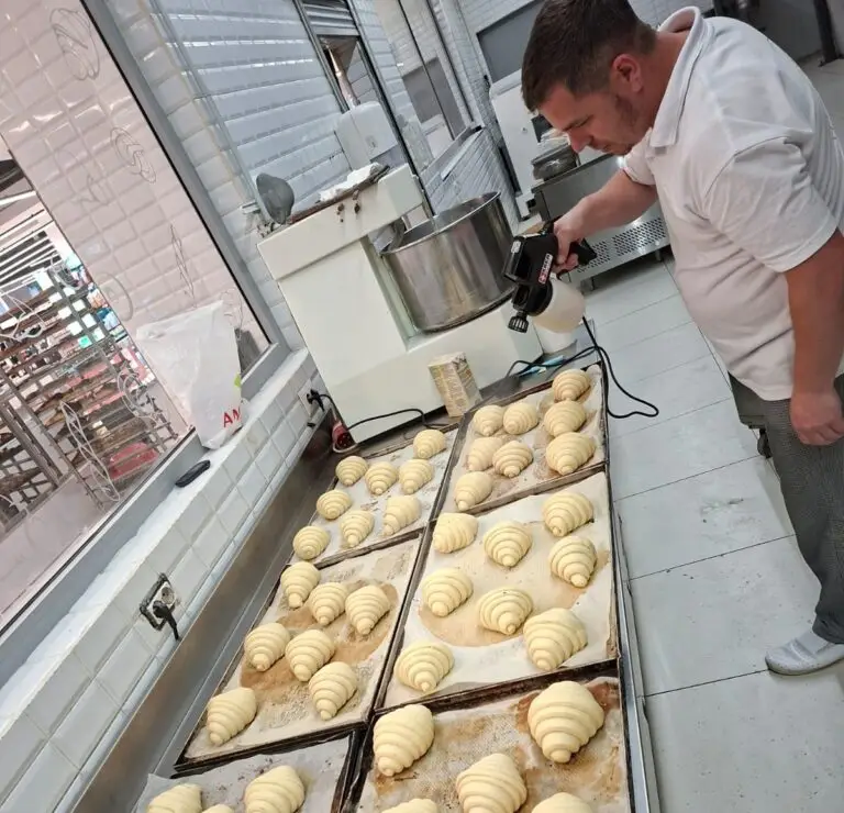 food SPRAYER Pro im Einsatz in einer Bäckerei im Kosovo