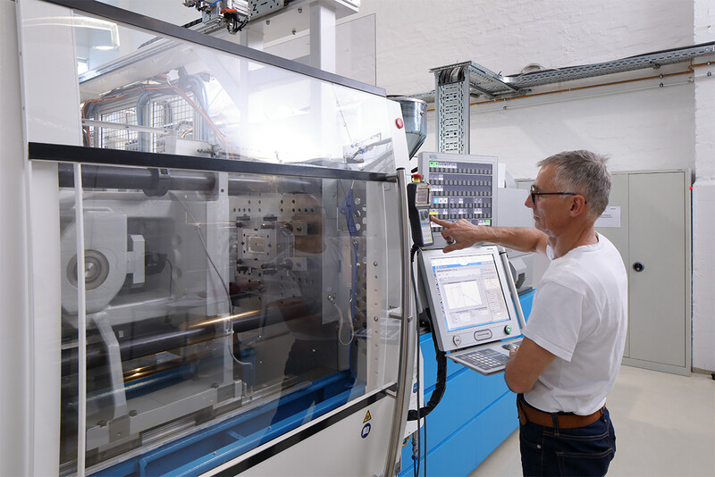 Bedienung der MIM-Produktionsanlage