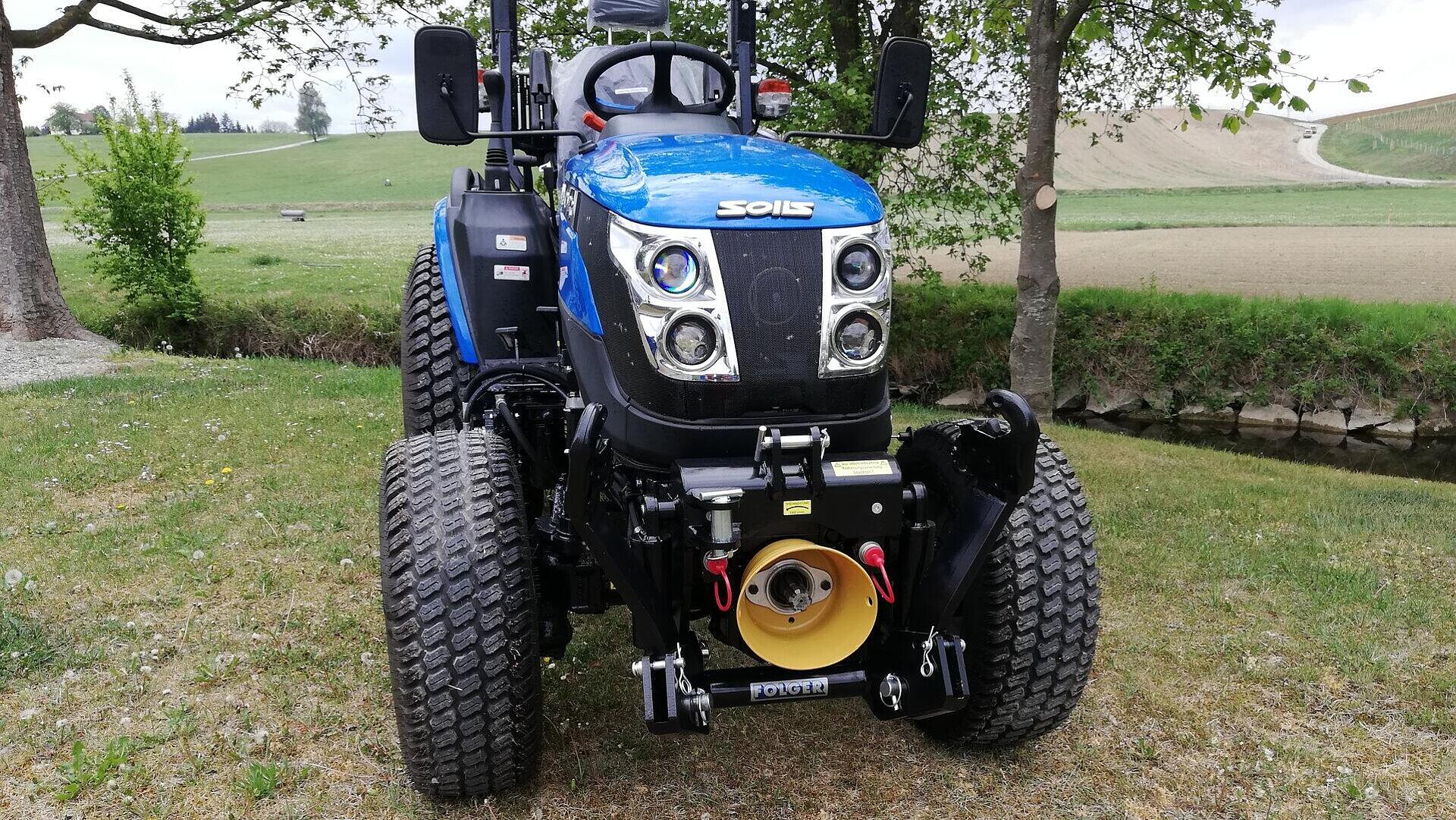 Solis-Traktor mit Frontkraftheber