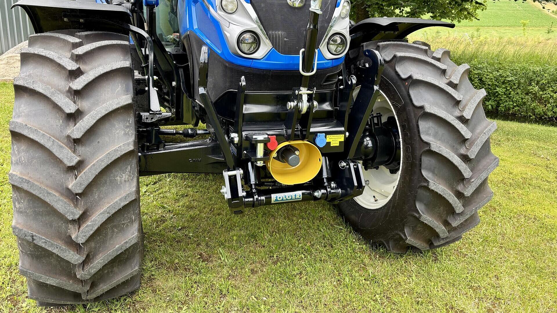 Frontsystemanbau an Traktor