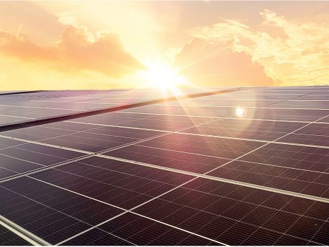 Photovoltaikanlage auf den Hallendächern