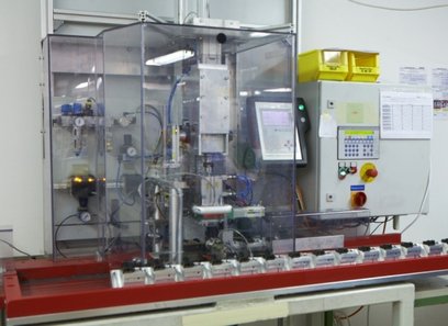 Fügemaschine – Auswerfen des fertigen Teils