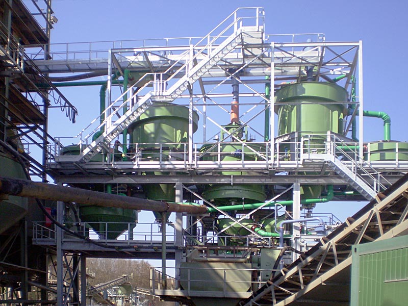 Stahlkonstruktion und Silos