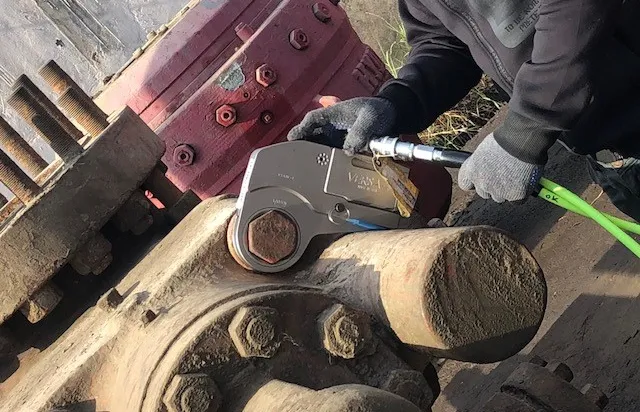 Hydraulischer Drehmomentschlüssel an Flansch