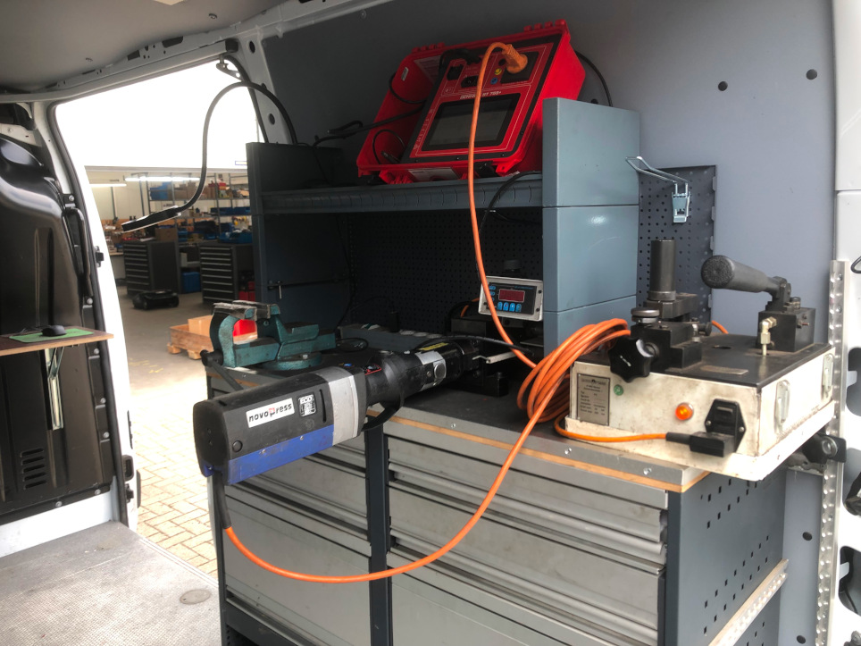 Pressmaschine mit Pressbacken