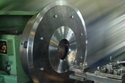 Gedrehtes Bauteil auf Drehmaschine