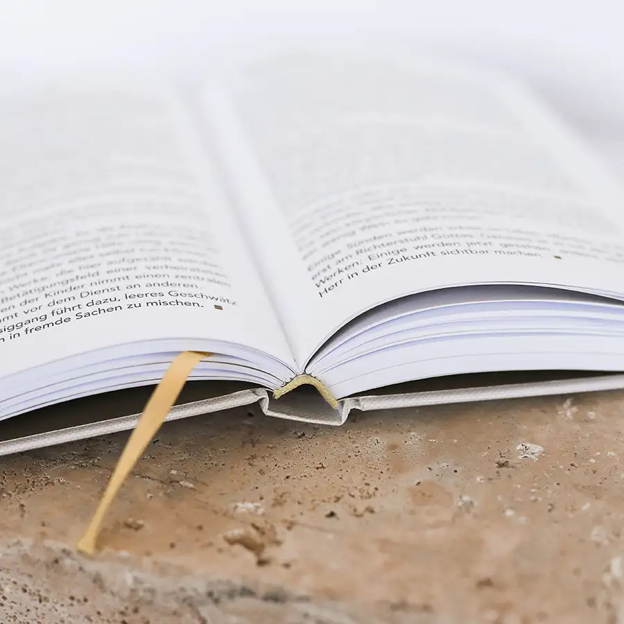 Aufgeschlagenes Buch
