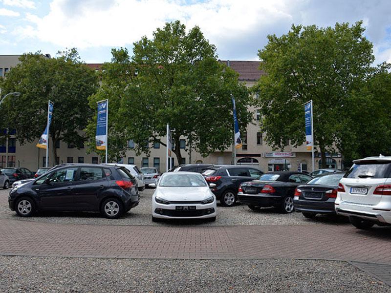 Fahrzeugangebot und Beratung vor Ort