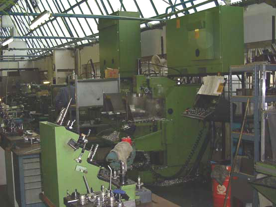Deckel Maschine