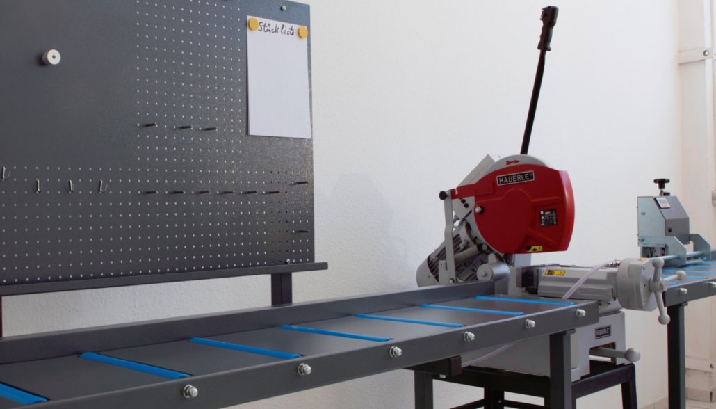 Rollbahn mit Multifunktions-Tafel