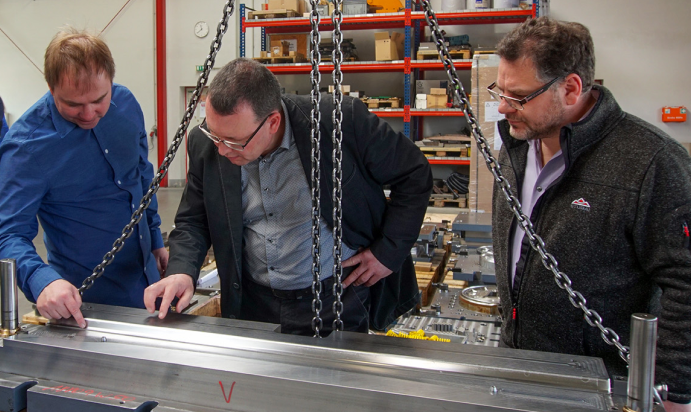 FormCAD-Team vor einem Projekt