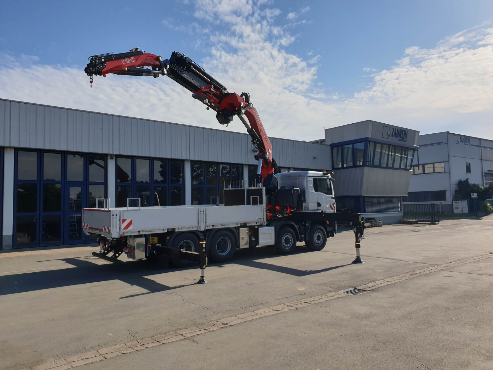 Kranfahrzeug mit Ladekran