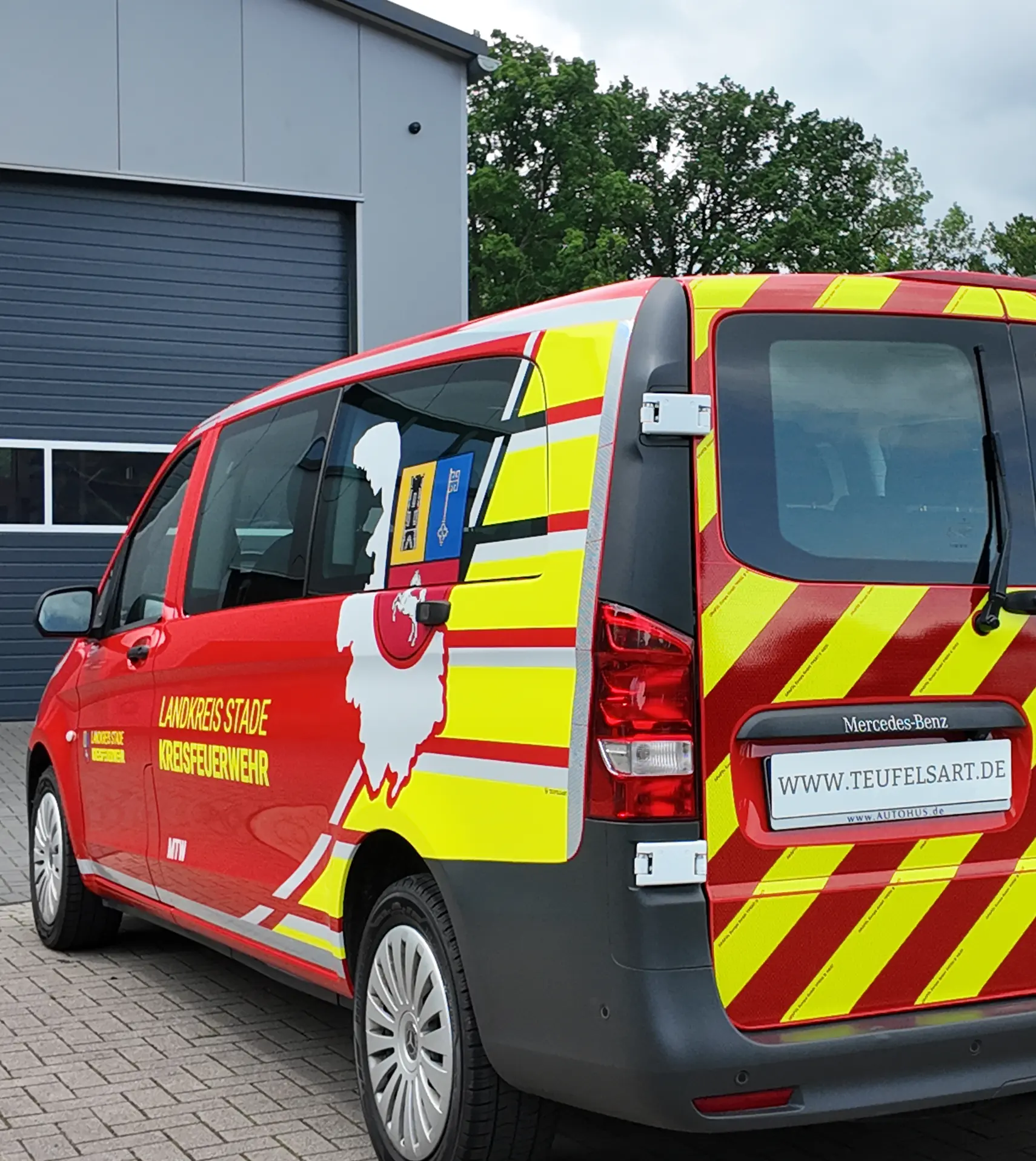 Blaulicht-Fahrzeugbeschriftung