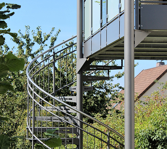 Spindeltreppe mit Balkonanschluss