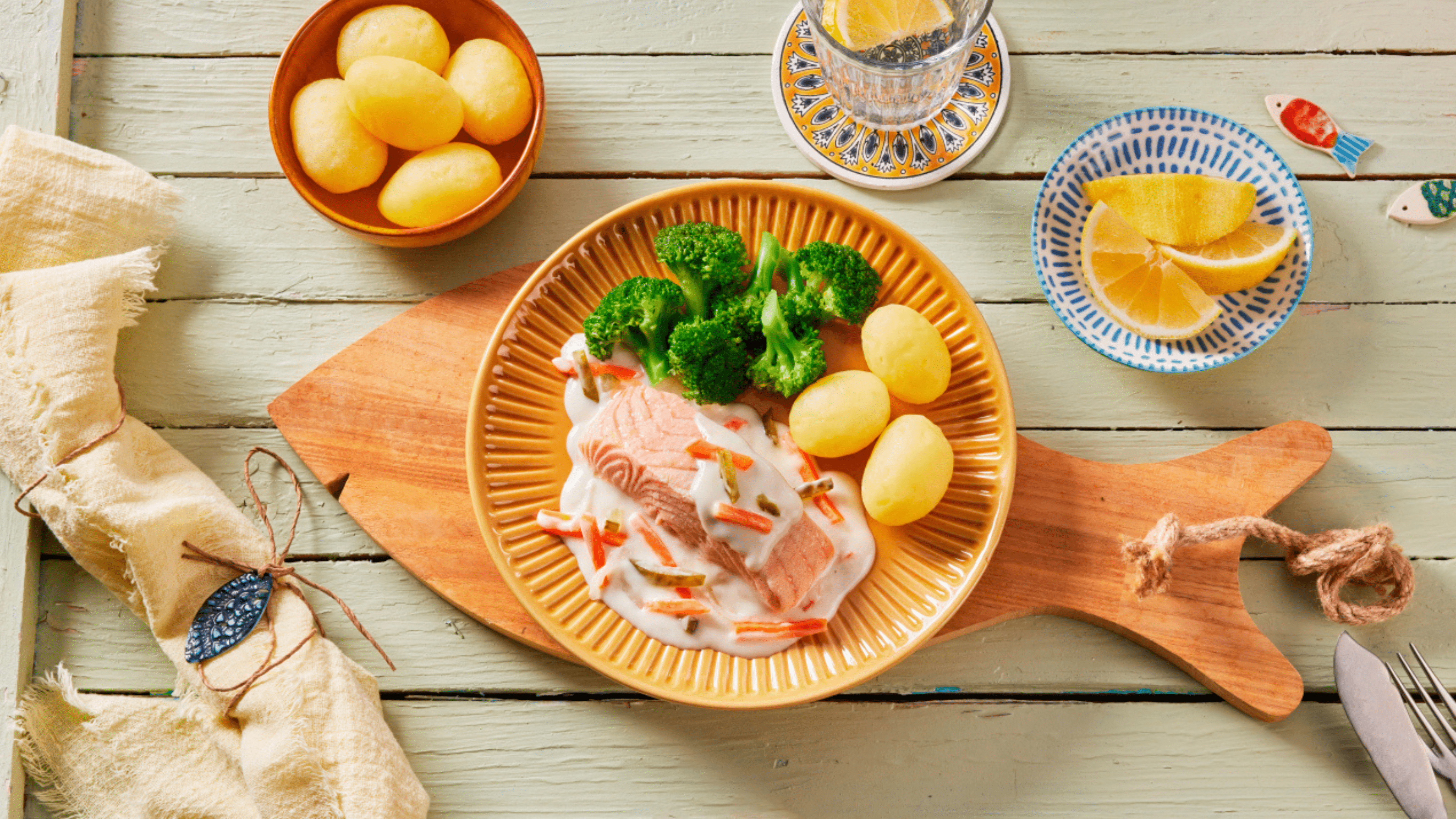 Tiefkühlmenü Lachs mit Kartoffeln und Brokkoli