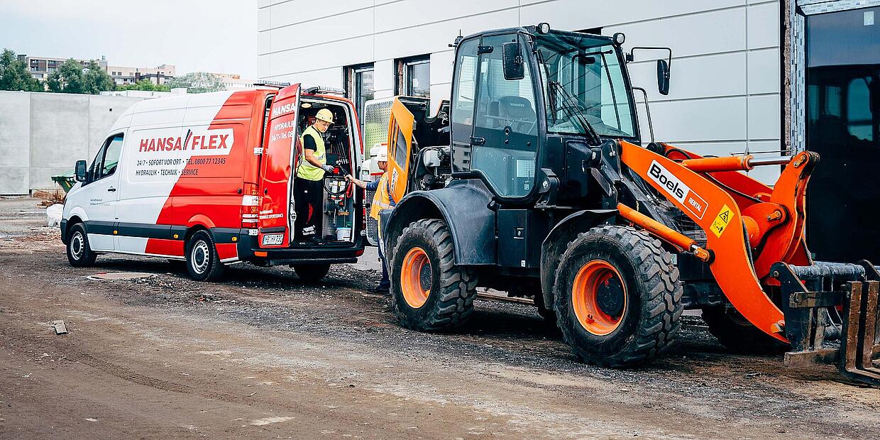 Hydraulik-Aggregate und Rohrleitungen