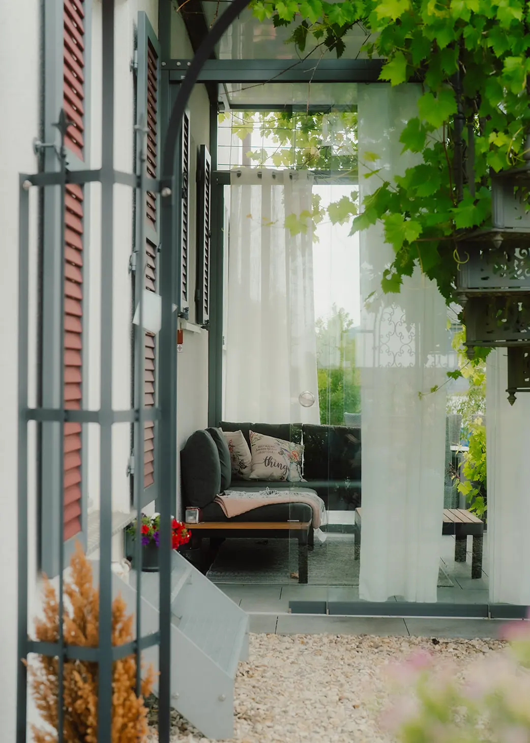 Terrasse mit Glasschiebetür