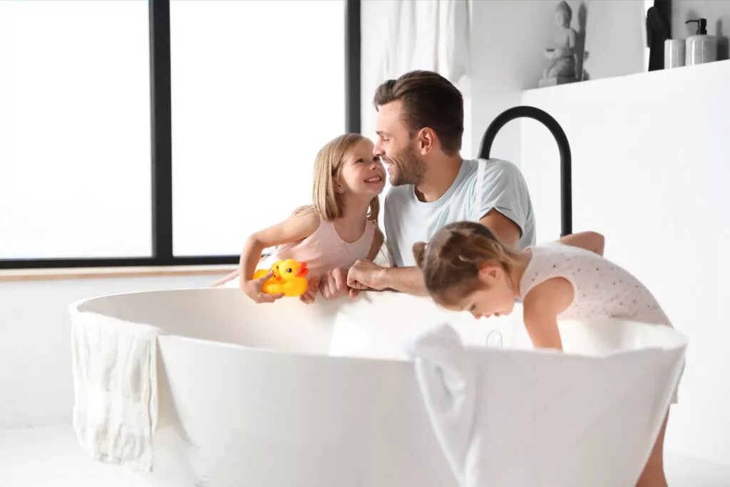 Modernes Badezimmer mit HAPA Design Spiegelschrank