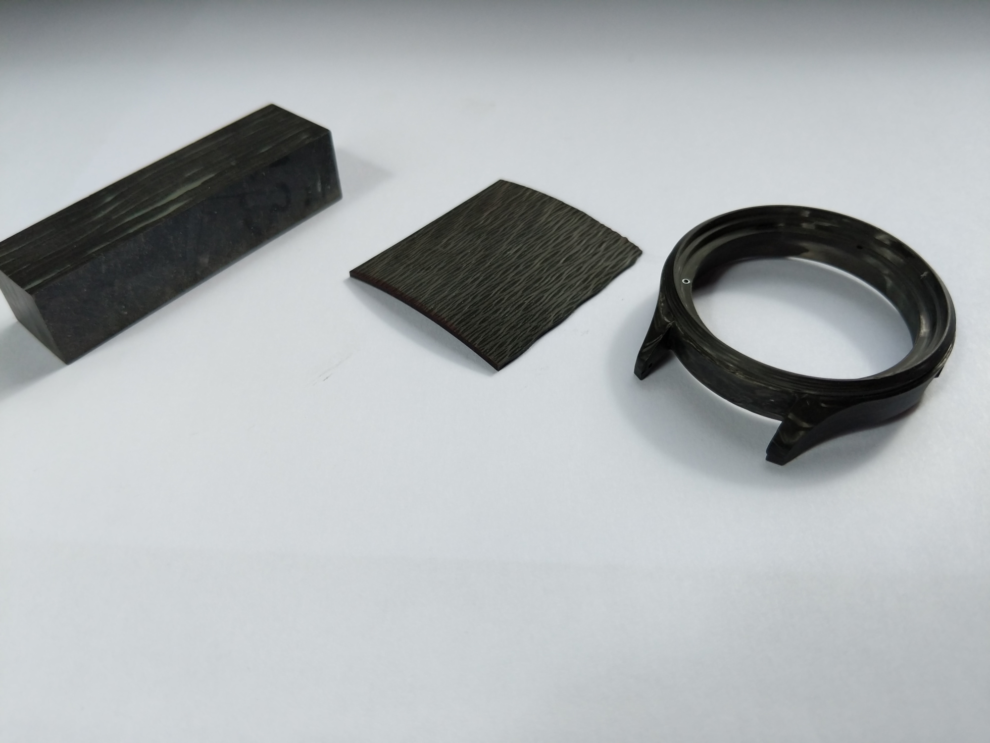 Carbon-Komponenten (Gehäuse, Uhrwerkteile)