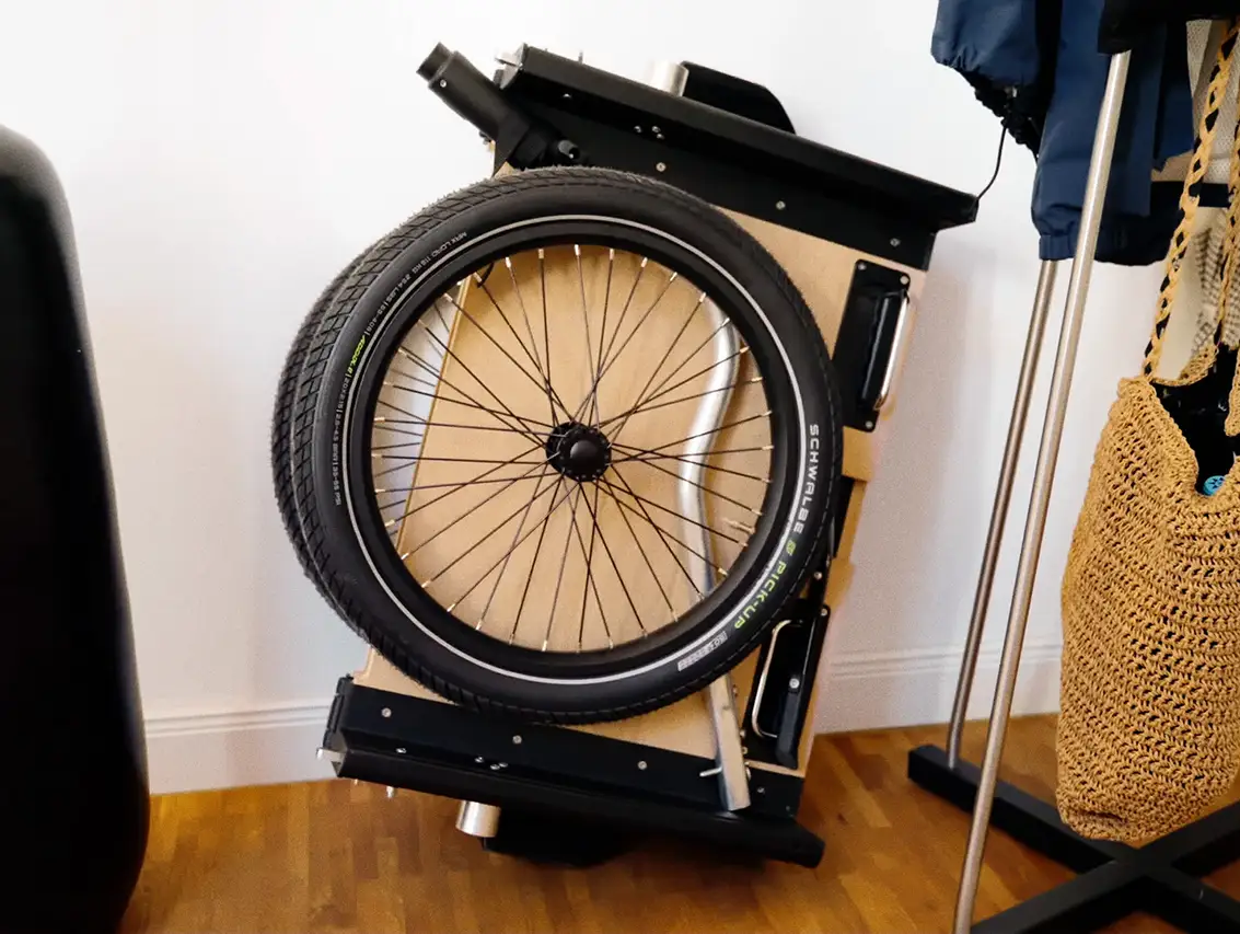 Faltbarer Fahrradanhänger nick, zusammengeklappt