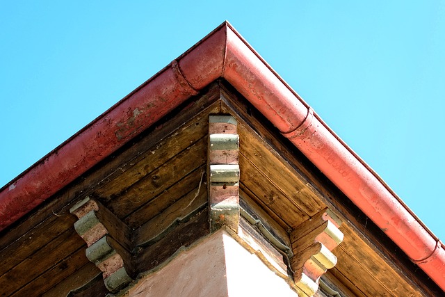Bauspenglerei: Dachrinnen, Kamin- und Blechverkleidung, Blechdächer