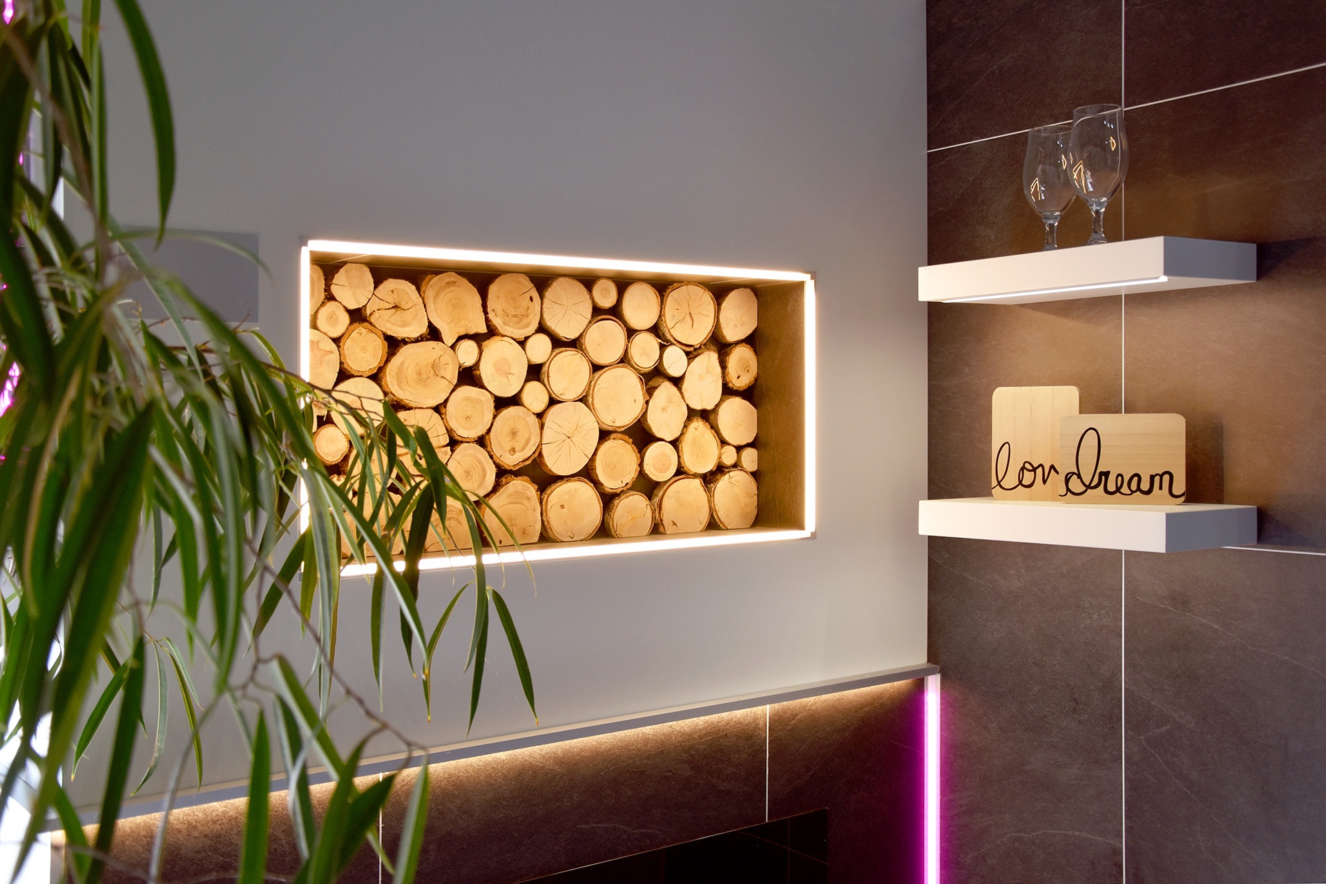 Beleuchtete Wandnische mit alferlight