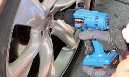 Akkuschraubtechnik im mobilen Montageeinsatz